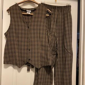 Bon Worth vest and pull on dress pants with side pockets